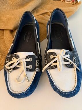 SEBAGO BALA LADIES MOCCASIN suede size 8.5 GUC Blues and white